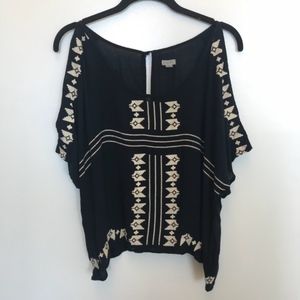 UO | Ecote Black Cold-Shoulder Geometric Top